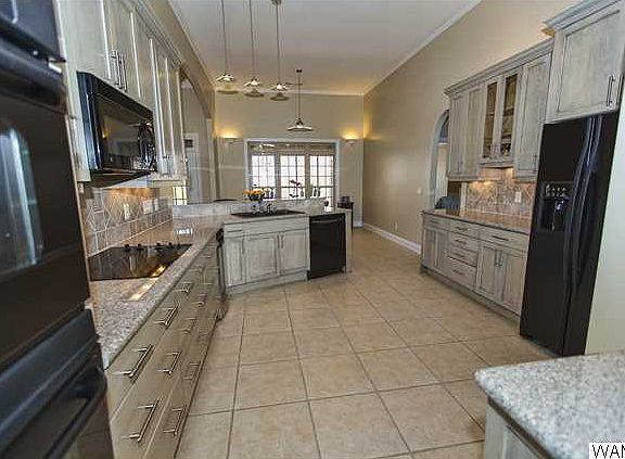 2nd image of 4016 Carousel Cir
