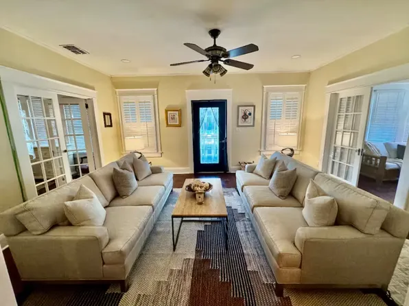 905 E McBerry St, Tampa, FL 33603