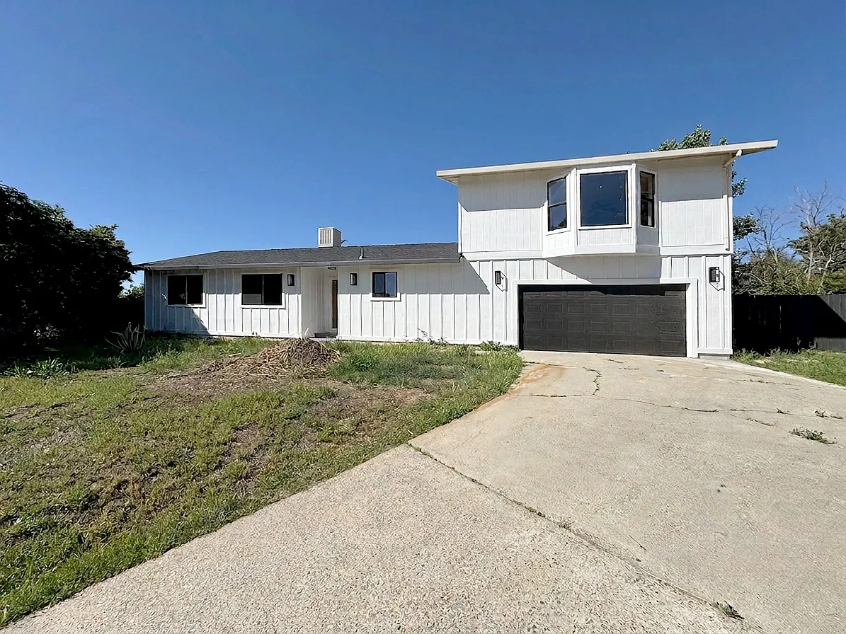 10582 Suzanne Ct — Photo 1