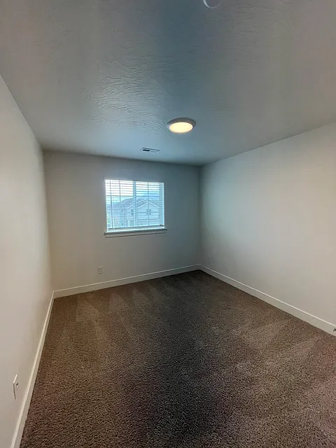 4 bed, 2.5 bath, 2365 sqft, $2,100 — Photo 4
