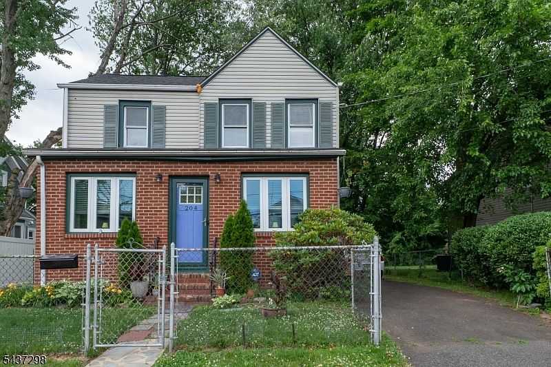 1st image of 204 Vine St