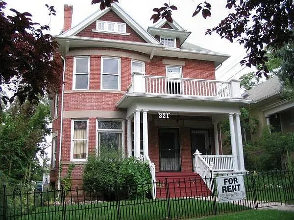 321 N East St — Photo 1