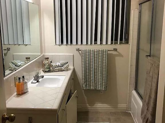 5th image of 4890 Hamilton Ave APT 7