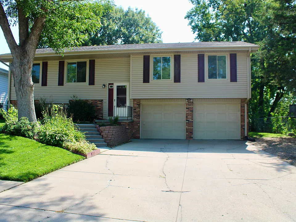 805 Donegal Dr