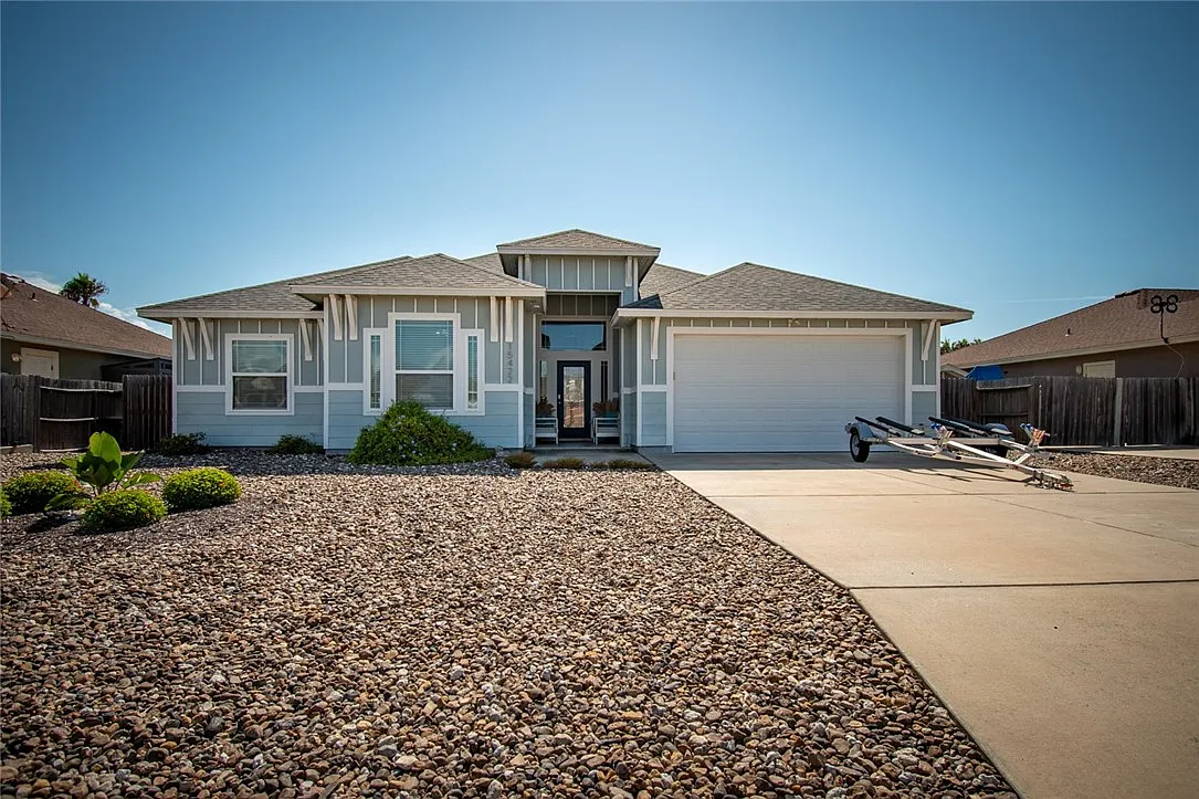 4 bed, 2.5 bath, 2312 sqft, $3,200 — Photo 2