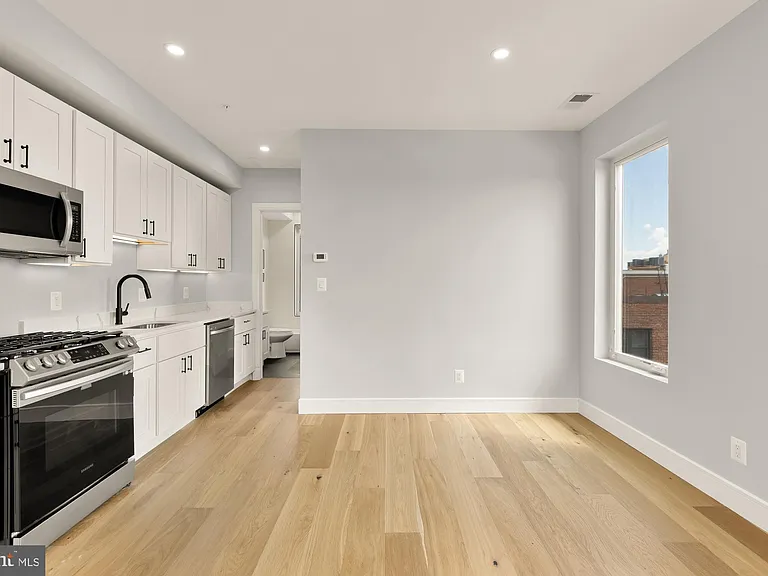 3215 Mount Pleasant St NW #401 — Photo 2