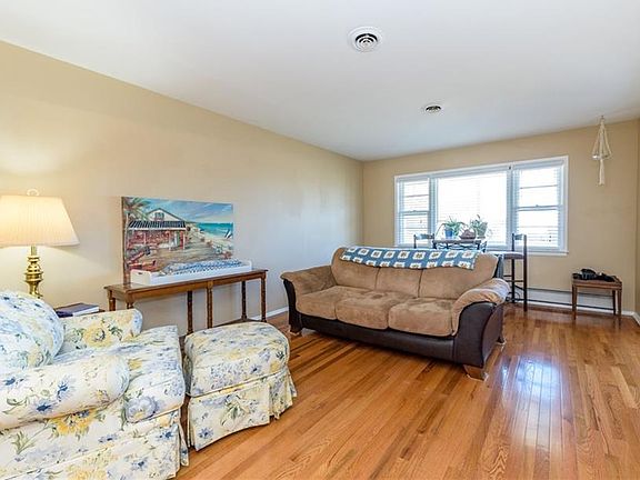 5th image of 86 Brakenbury Dr