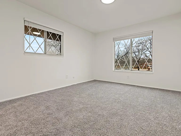 Carriage Hill Apartments - Dearborn Heights, MI — Photo 16