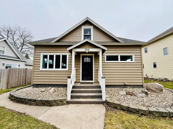 306 Pioneer Ave, Hayti, SD 57241