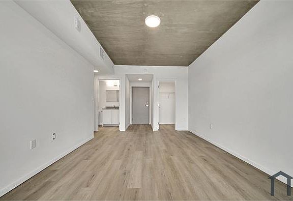 5th image of 475 NE 125th St #303