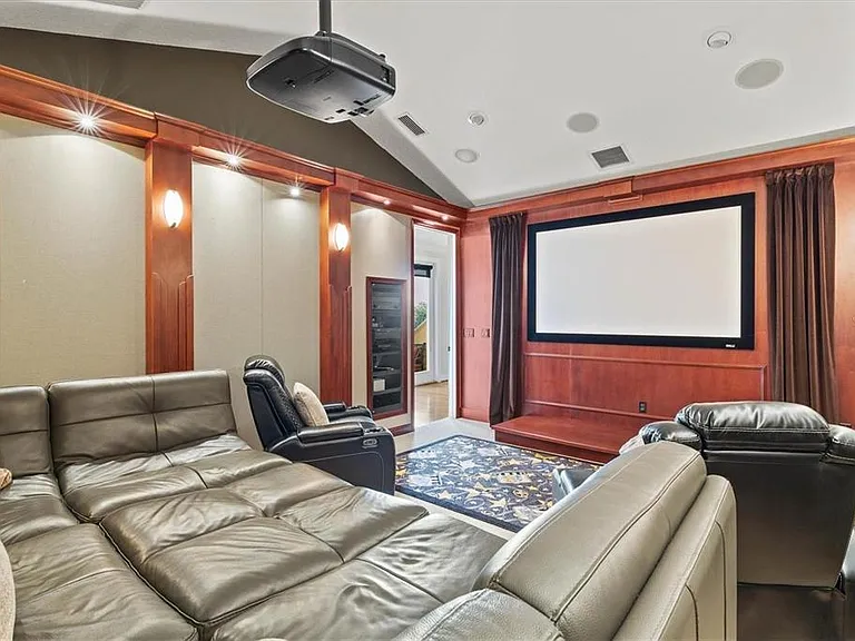 540 Fore Dr — Photo 56