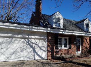 1004 Pike St, Saint Charles, MO 63301
