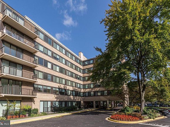 2nd image of 600 Roosevelt Blvd APT 106