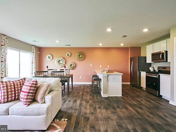 3rd image of 100 Kinkade Pl