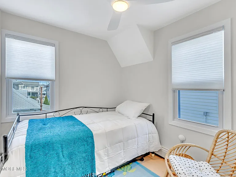 320 Ocean Park Ave — Photo 24
