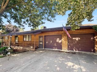 1655 Dorell Dr, Hampton, IA 50441