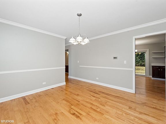 5th image of 838 W Trail Ct