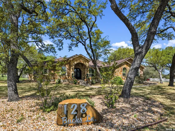 128 Bucks Ln, La Vernia, TX 78121