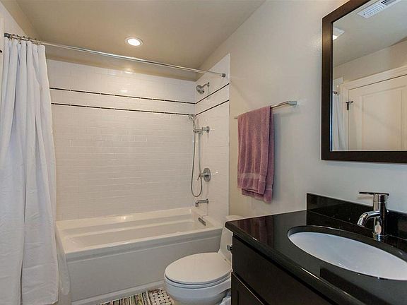 4th image of 4208 N Sacramento Ave APT 1F