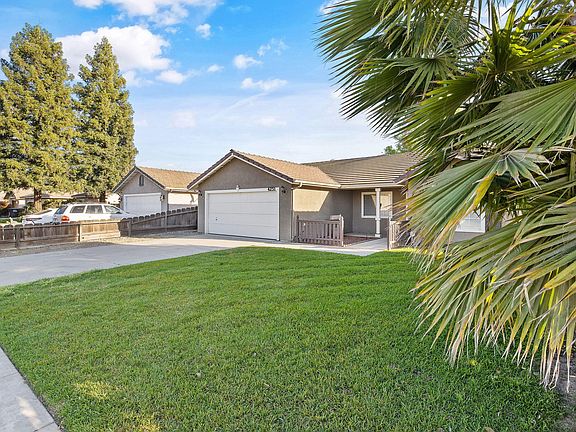 3rd image of 4231 E Paradise Avenue