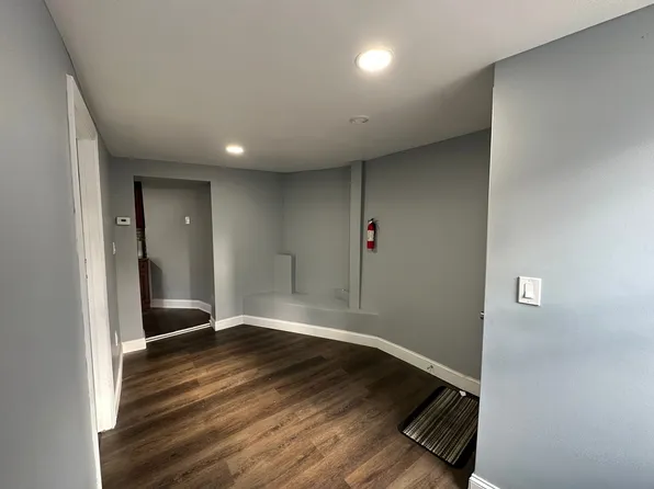 38 Spruce Street image 3 of 11