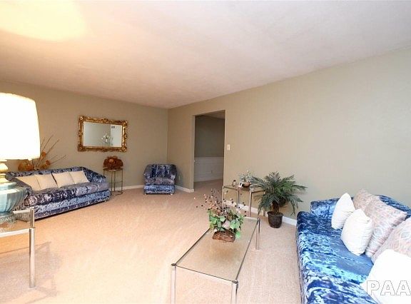3rd image of 1013 W Kensington Dr