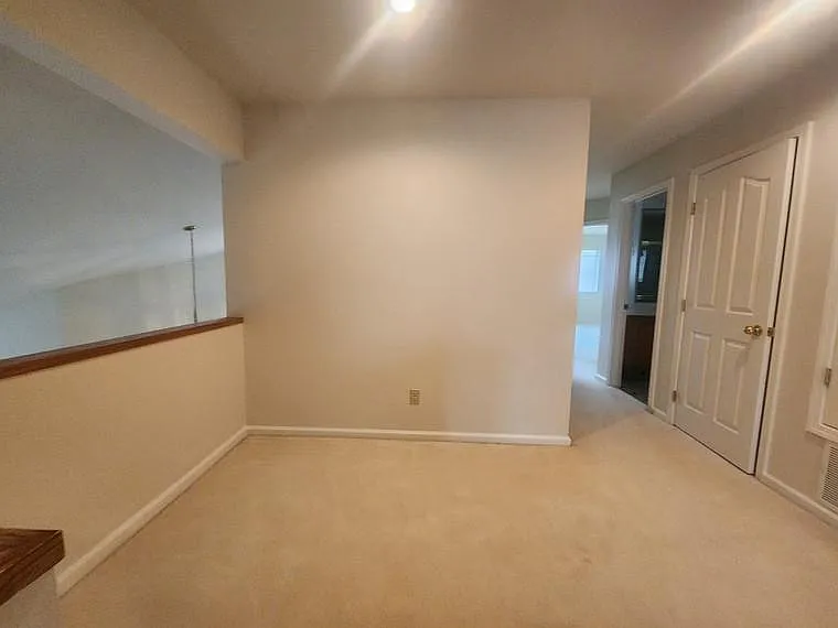 232 Chatham Ter — Photo 12