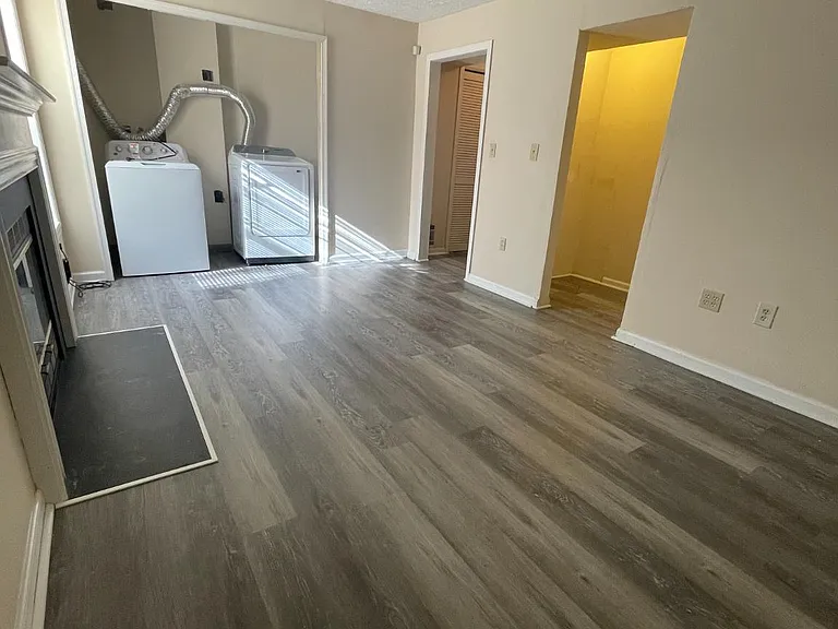 313 Stafford Mews Ln — Photo 21