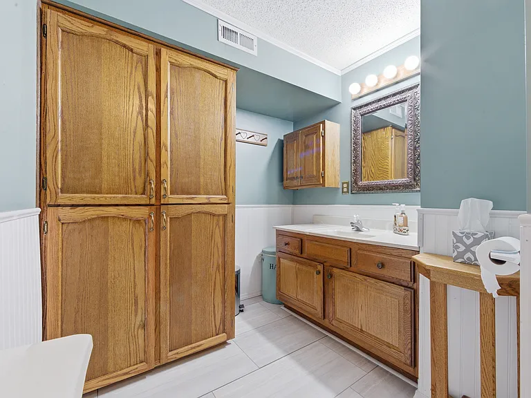 1715 N Stony Point — Photo 22