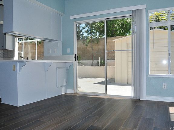 5th image of 26133 Merril Pl