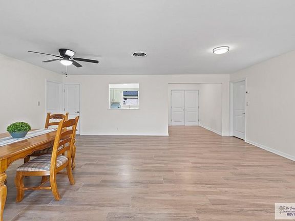4th image of 1725 Palm Valley Dr W