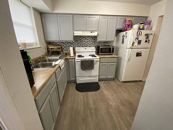 2nd image of 2611-13 Phoenix Ave