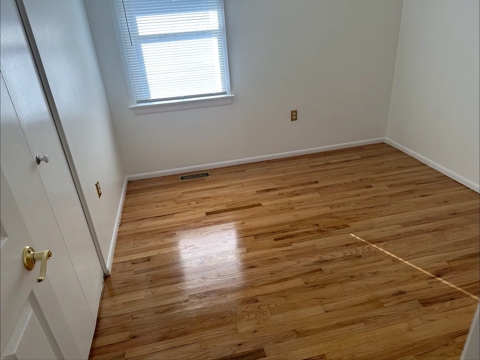 3 bed, 2.5 bath, 1107 sqft, $2,400 — Photo 4