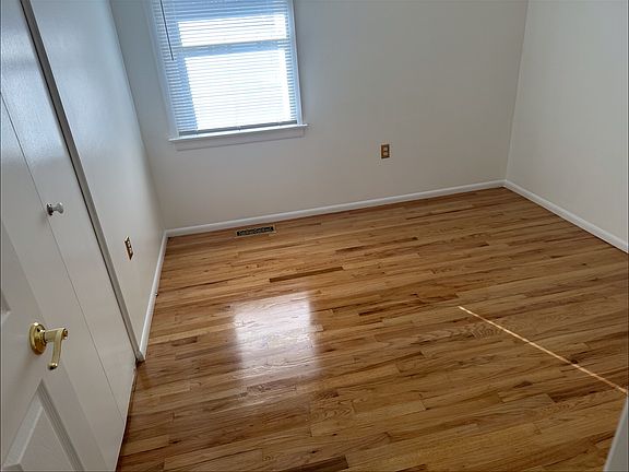 4th image of 705 Bayberry Rd