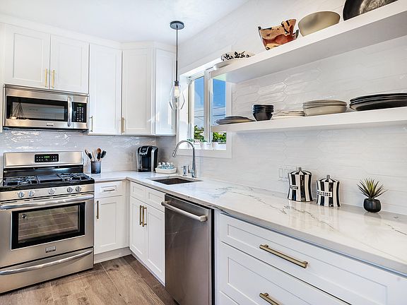 5th image of 372 Winters St