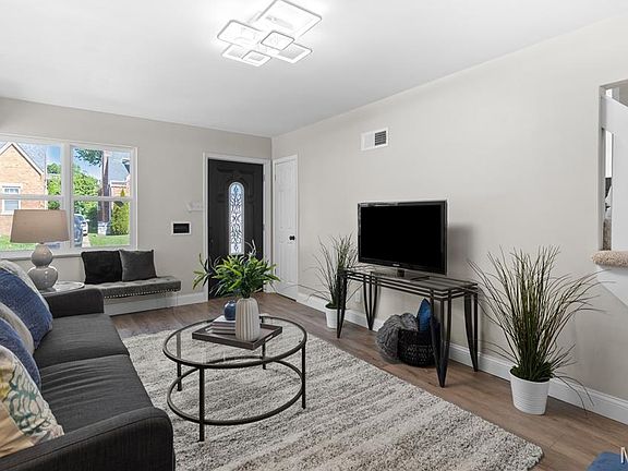 5th image of 3708 Neona St
