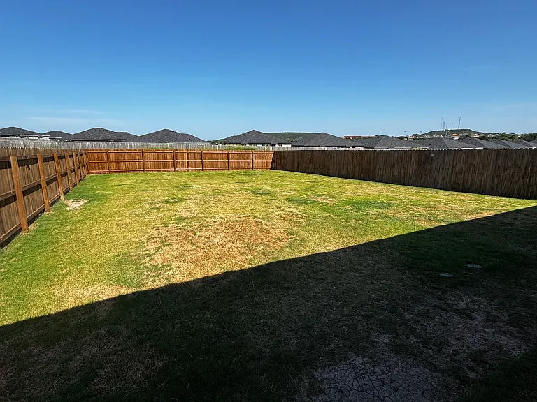 1154 Lexington Dr — Photo 6