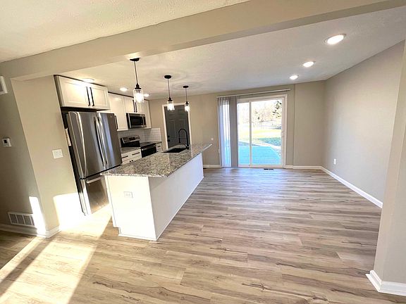 2nd image of 11762 Lassiter Dr