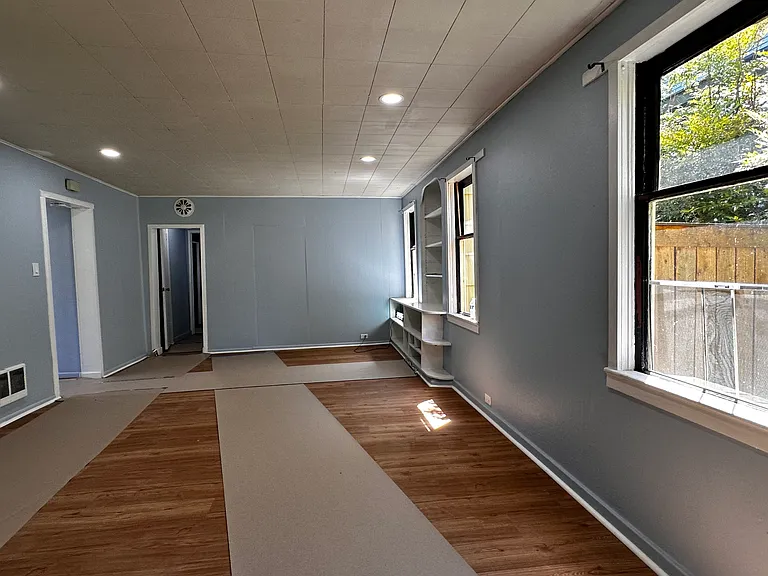 2346 Broadway E — Photo 9