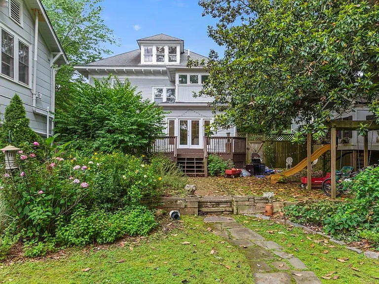 327 Adams St — Photo 30