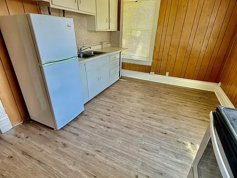 241 N Hayes Ave — Photo 11