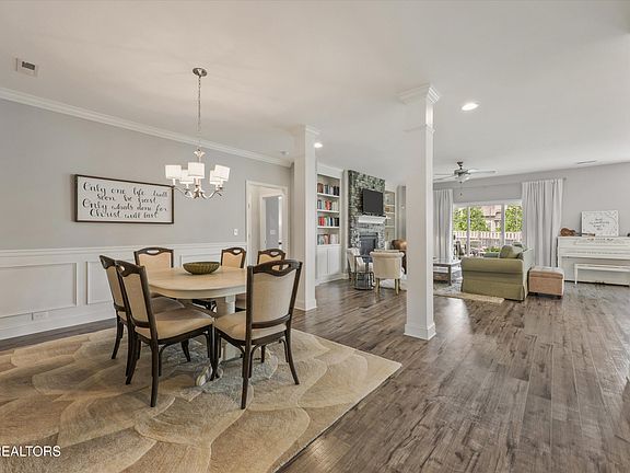 4th image of 625 Branchwood Ln