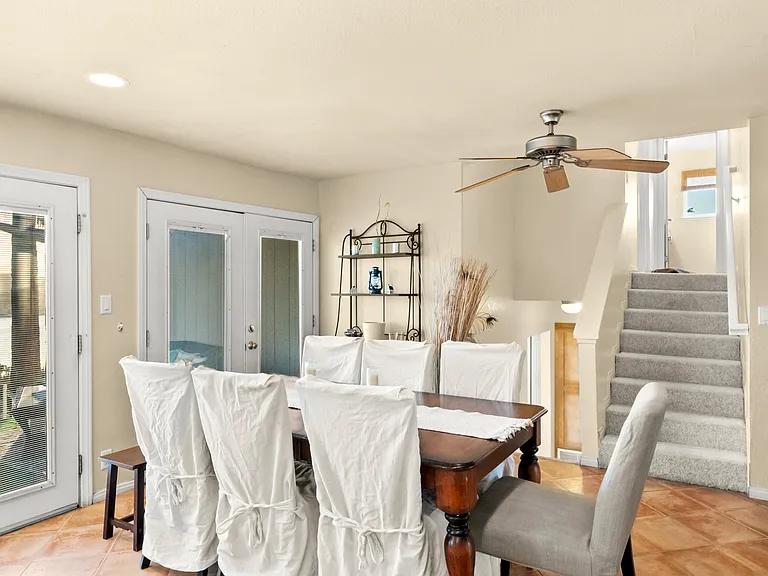Enjoy the bright sunlight inside.