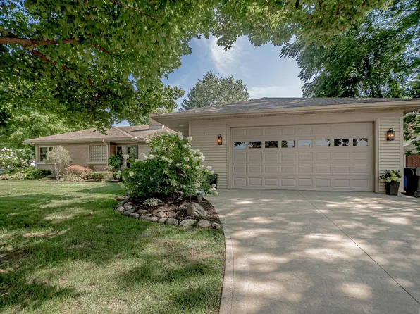 677 W Squawbuck Rd, Columbia City, IN 46725