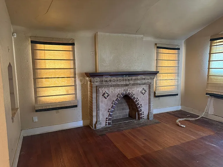 2225 Glen Ellyn St — Photo 2