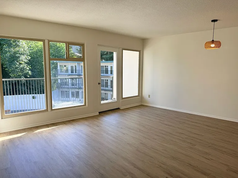 Crescent Apartments — Photo 10