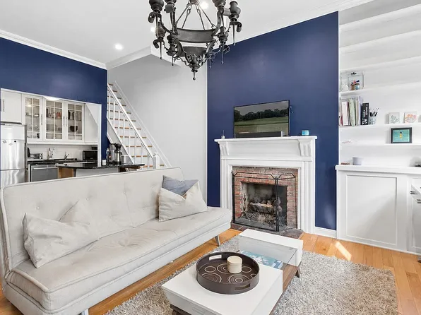 407 W 40th St APT 5A, New York, NY 10018