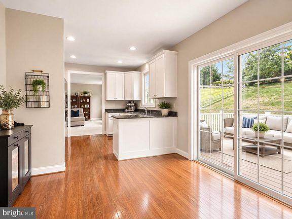 3rd image of 248 Coleridge Ln