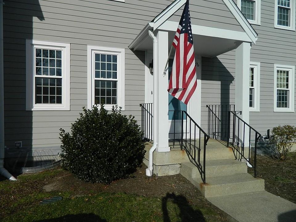 1st image of 576 Twin Lakes Dr