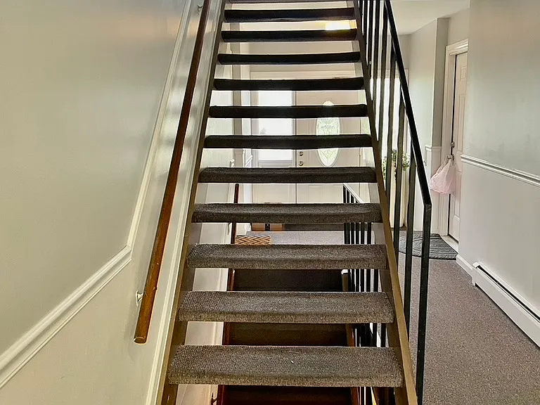 Hallway unit 6 on first floor
